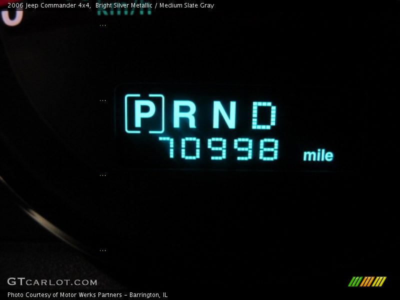 Bright Silver Metallic / Medium Slate Gray 2006 Jeep Commander 4x4