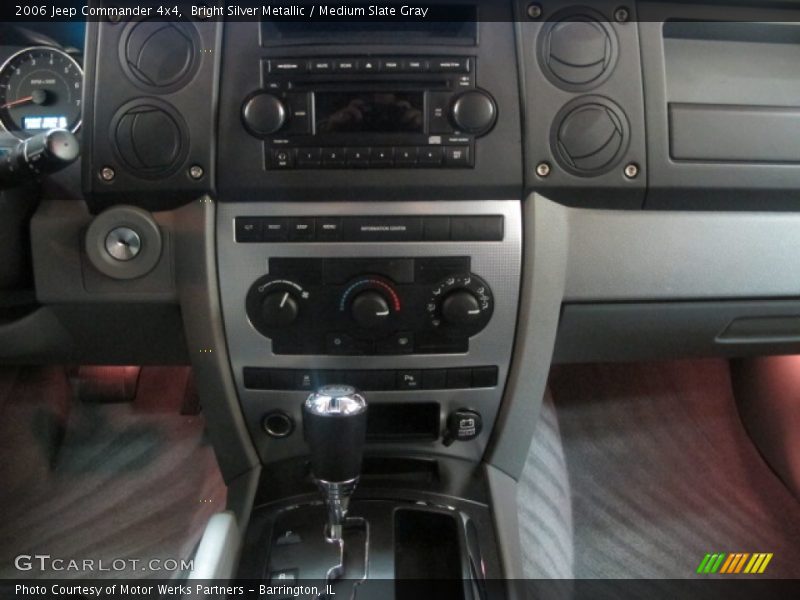 Bright Silver Metallic / Medium Slate Gray 2006 Jeep Commander 4x4