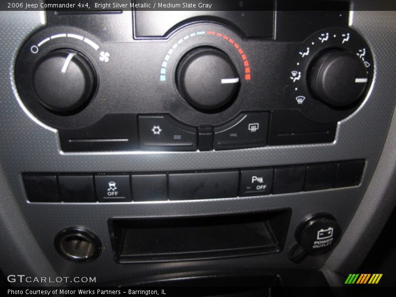 Bright Silver Metallic / Medium Slate Gray 2006 Jeep Commander 4x4