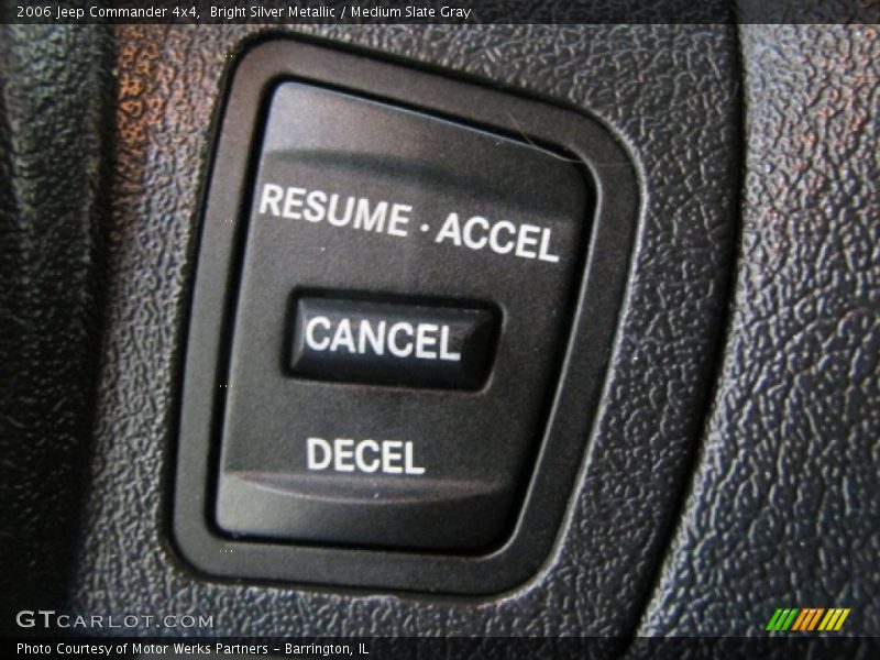 Bright Silver Metallic / Medium Slate Gray 2006 Jeep Commander 4x4