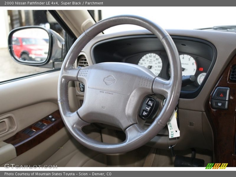 Super Black / Parchment 2000 Nissan Pathfinder LE 4x4