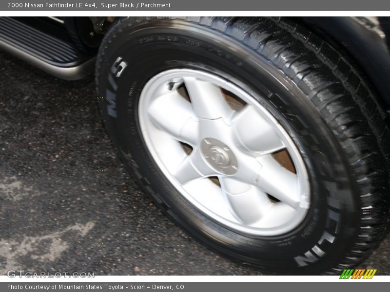 Super Black / Parchment 2000 Nissan Pathfinder LE 4x4