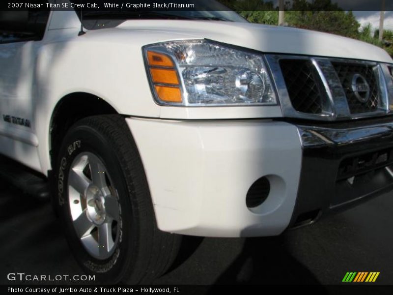 White / Graphite Black/Titanium 2007 Nissan Titan SE Crew Cab