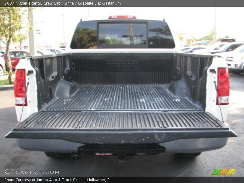 White / Graphite Black/Titanium 2007 Nissan Titan SE Crew Cab