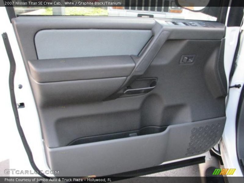 White / Graphite Black/Titanium 2007 Nissan Titan SE Crew Cab