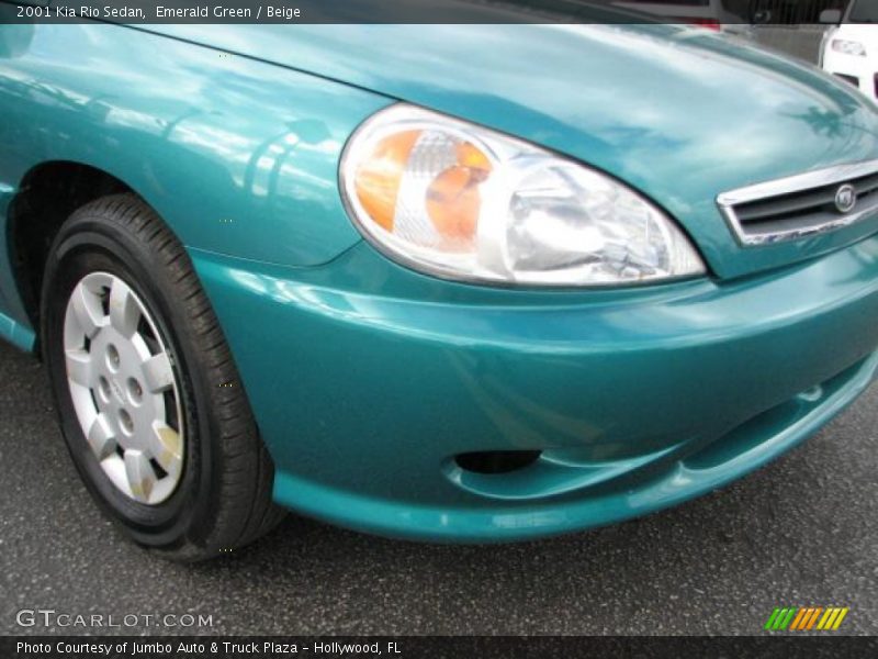 Emerald Green / Beige 2001 Kia Rio Sedan