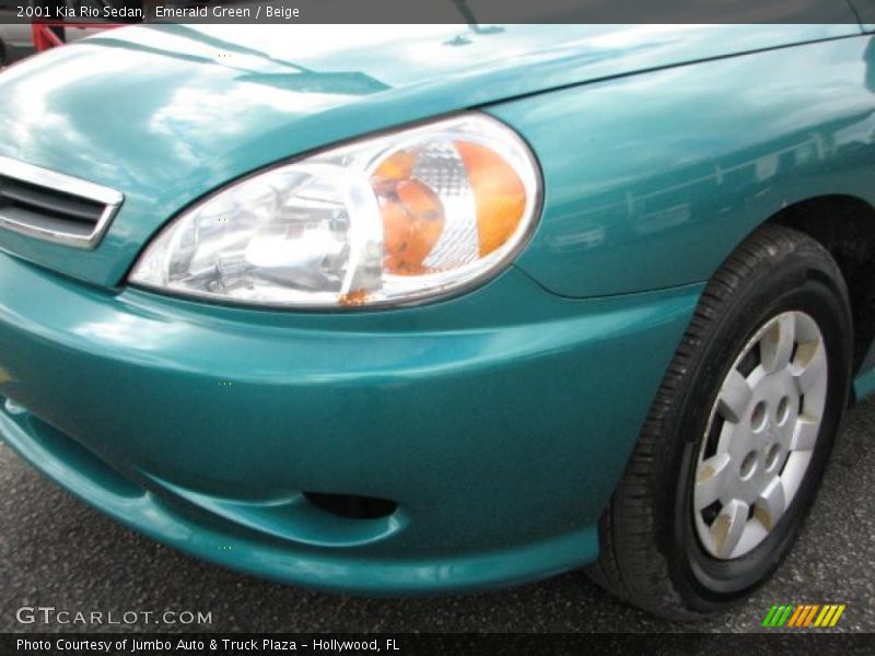 Emerald Green / Beige 2001 Kia Rio Sedan