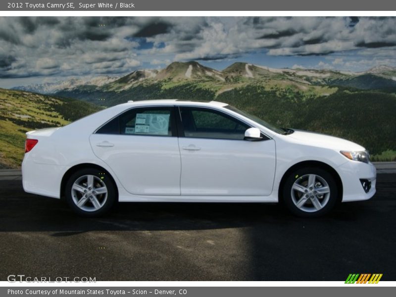 Super White / Black 2012 Toyota Camry SE