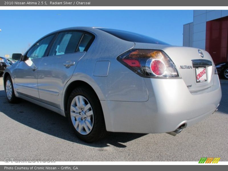 Radiant Silver / Charcoal 2010 Nissan Altima 2.5 S