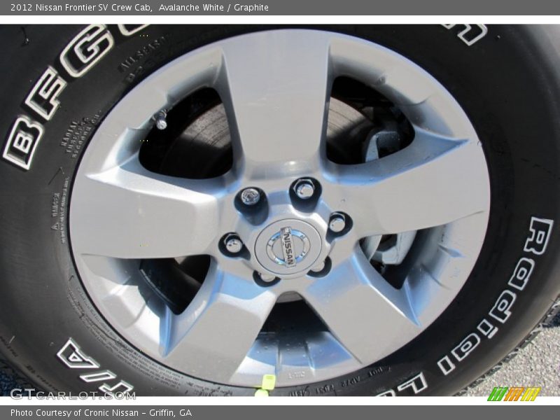 Avalanche White / Graphite 2012 Nissan Frontier SV Crew Cab