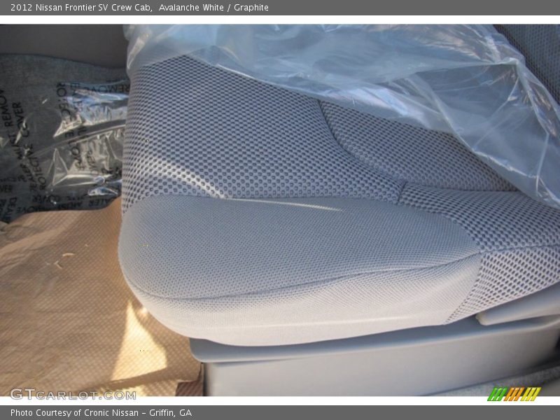 Avalanche White / Graphite 2012 Nissan Frontier SV Crew Cab
