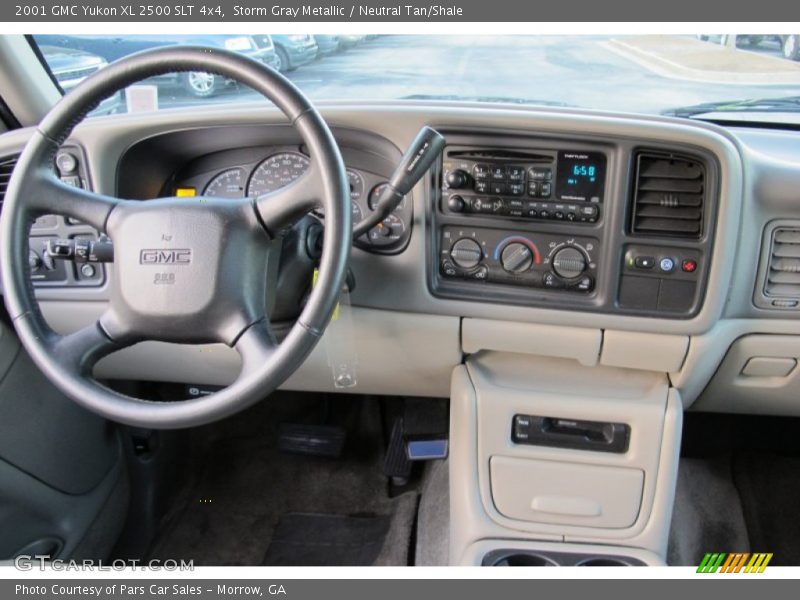 Dashboard of 2001 Yukon XL 2500 SLT 4x4