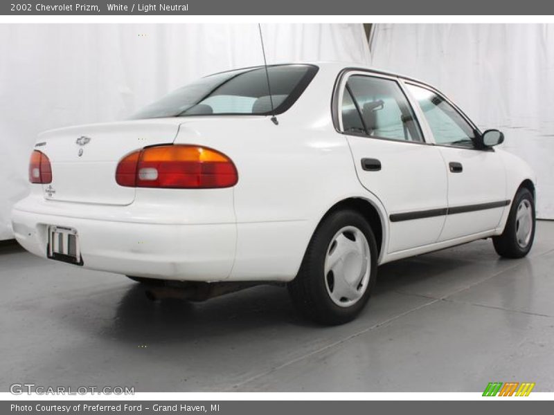 White / Light Neutral 2002 Chevrolet Prizm
