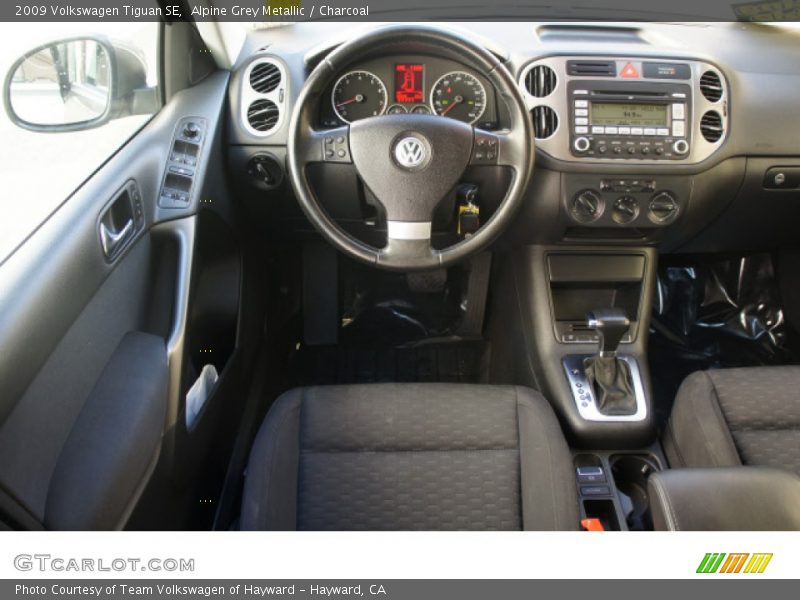Alpine Grey Metallic / Charcoal 2009 Volkswagen Tiguan SE