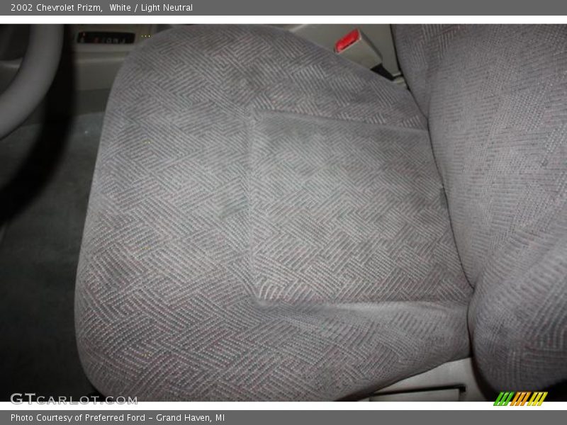 White / Light Neutral 2002 Chevrolet Prizm