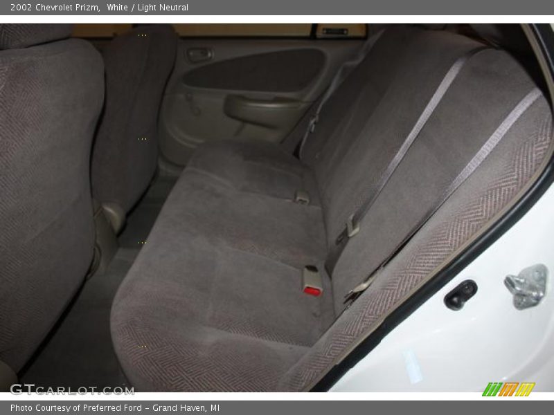 White / Light Neutral 2002 Chevrolet Prizm