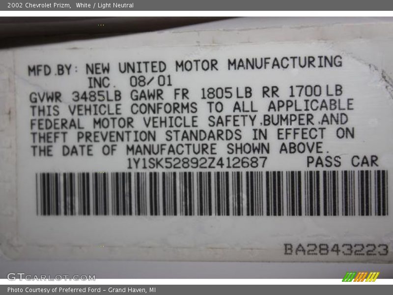 White / Light Neutral 2002 Chevrolet Prizm
