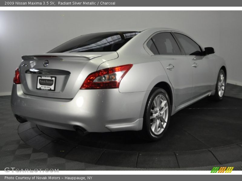 Radiant Silver Metallic / Charcoal 2009 Nissan Maxima 3.5 SV
