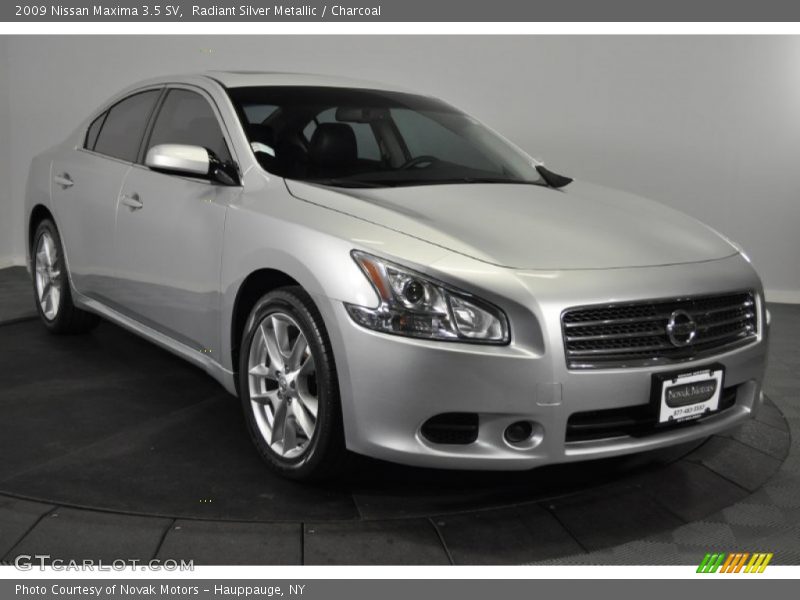 Radiant Silver Metallic / Charcoal 2009 Nissan Maxima 3.5 SV