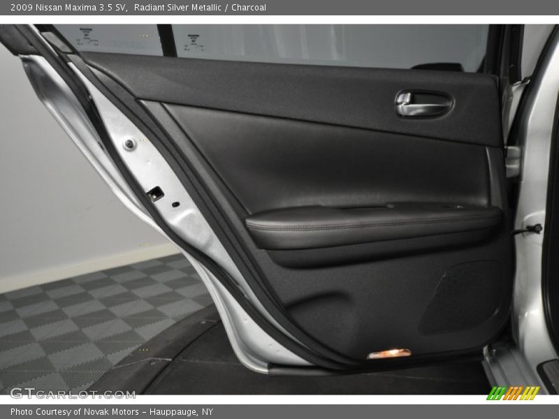 Radiant Silver Metallic / Charcoal 2009 Nissan Maxima 3.5 SV