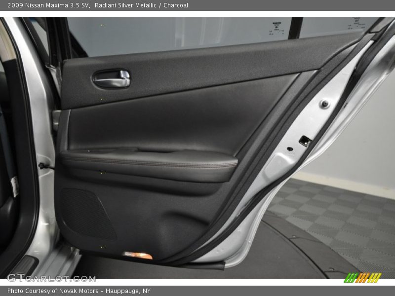 Radiant Silver Metallic / Charcoal 2009 Nissan Maxima 3.5 SV
