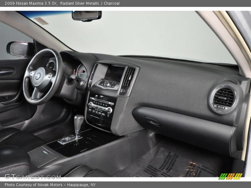 Dashboard of 2009 Maxima 3.5 SV
