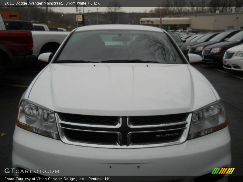 Bright White / Black 2011 Dodge Avenger Mainstreet