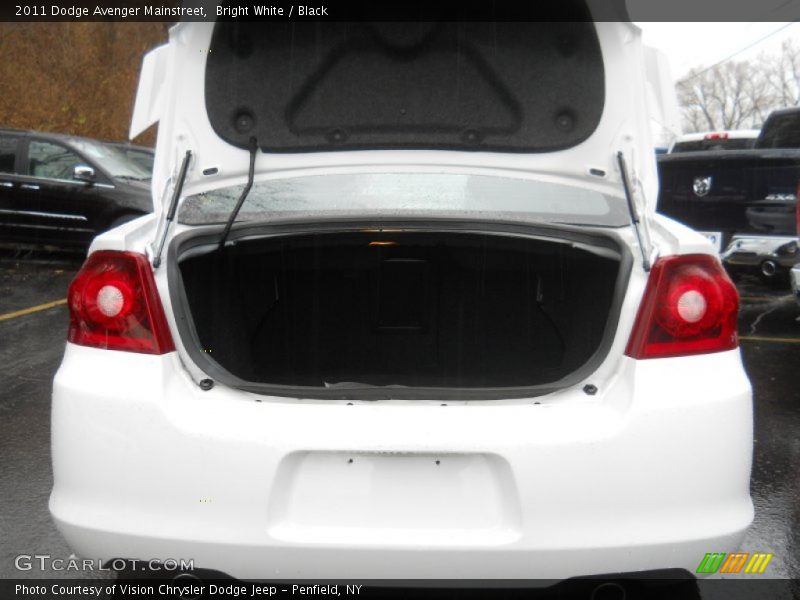 Bright White / Black 2011 Dodge Avenger Mainstreet