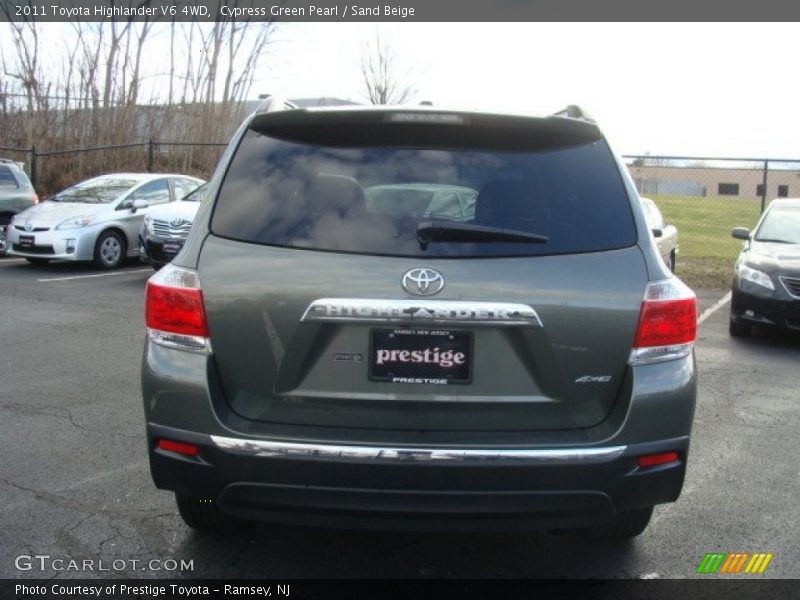 Cypress Green Pearl / Sand Beige 2011 Toyota Highlander V6 4WD