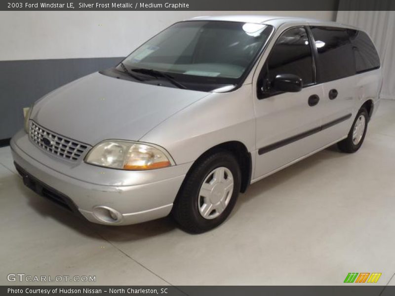 Front 3/4 View of 2003 Windstar LE