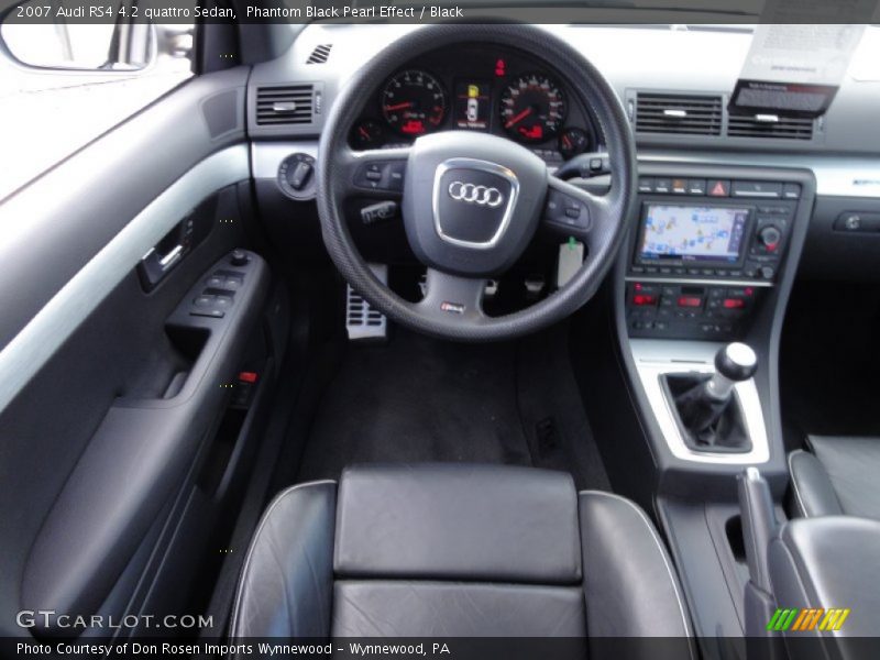 Dashboard of 2007 RS4 4.2 quattro Sedan