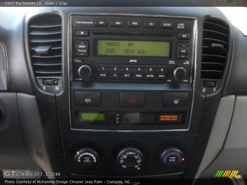 Silver / Gray 2007 Kia Sorento LX