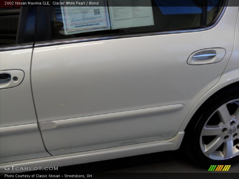 Glacier White Pearl / Blond 2002 Nissan Maxima GLE