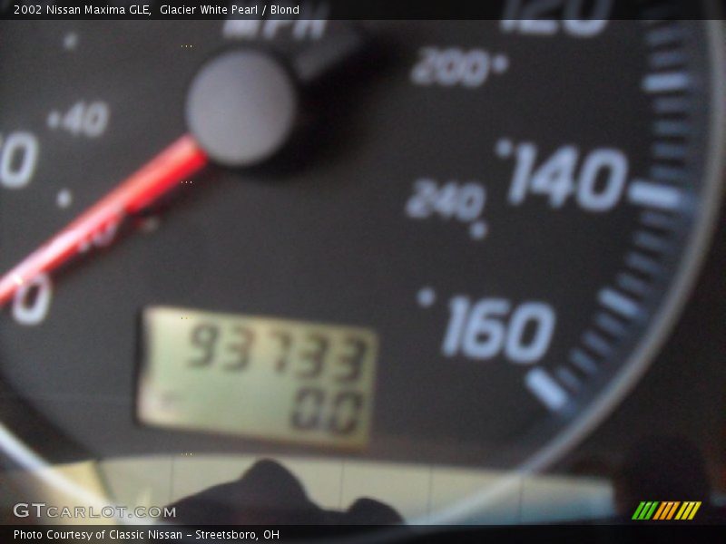 Glacier White Pearl / Blond 2002 Nissan Maxima GLE