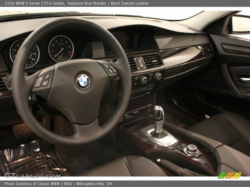 Dashboard of 2009 5 Series 535xi Sedan
