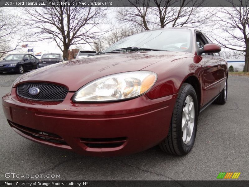 Front 3/4 View of 2007 Taurus SEL