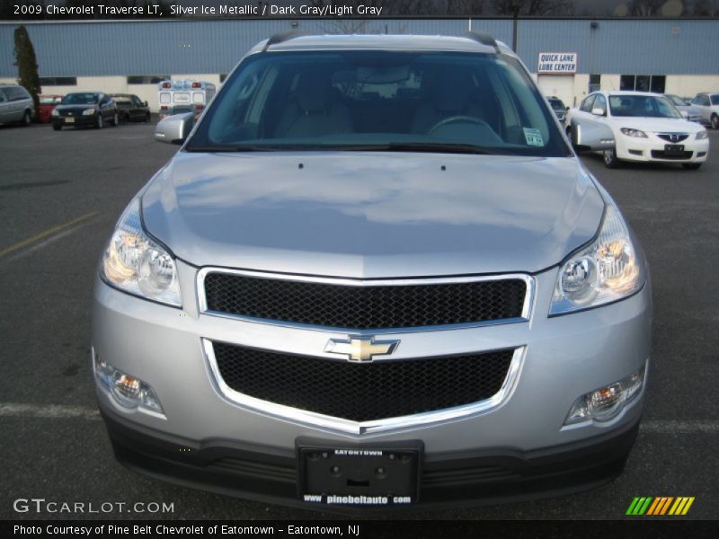 Silver Ice Metallic / Dark Gray/Light Gray 2009 Chevrolet Traverse LT