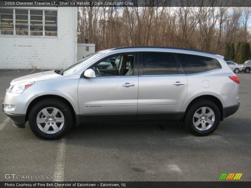 Silver Ice Metallic / Dark Gray/Light Gray 2009 Chevrolet Traverse LT