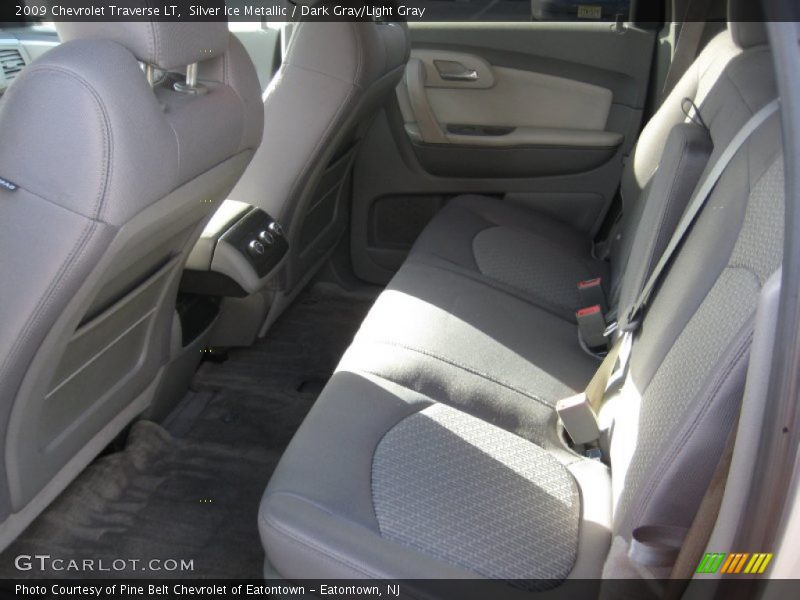 Silver Ice Metallic / Dark Gray/Light Gray 2009 Chevrolet Traverse LT