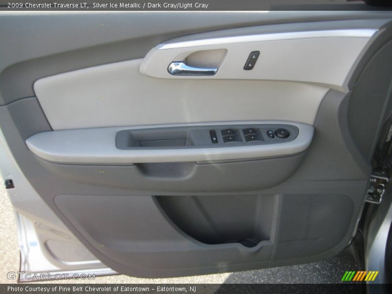 Silver Ice Metallic / Dark Gray/Light Gray 2009 Chevrolet Traverse LT