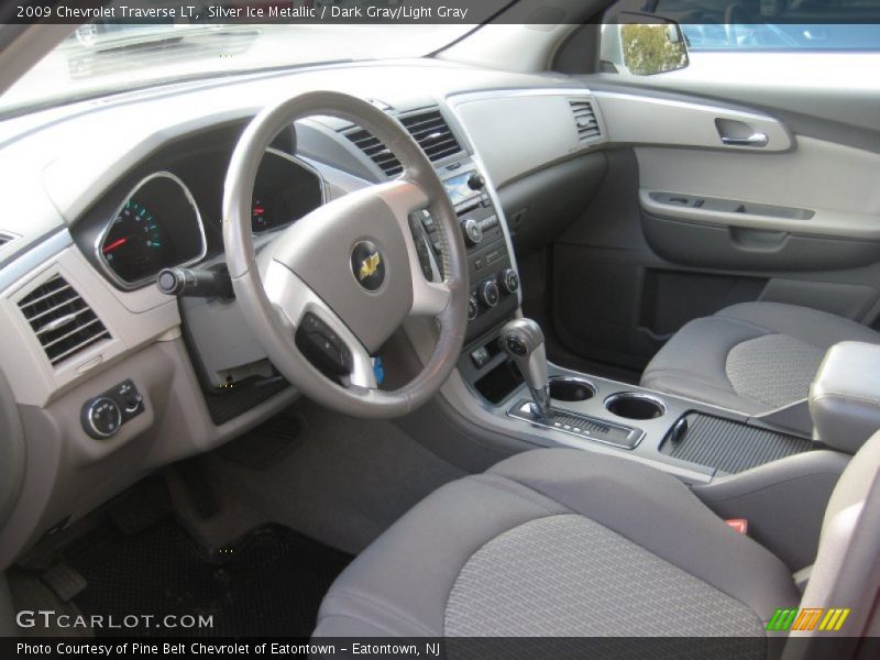 Silver Ice Metallic / Dark Gray/Light Gray 2009 Chevrolet Traverse LT