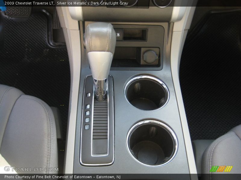 Silver Ice Metallic / Dark Gray/Light Gray 2009 Chevrolet Traverse LT