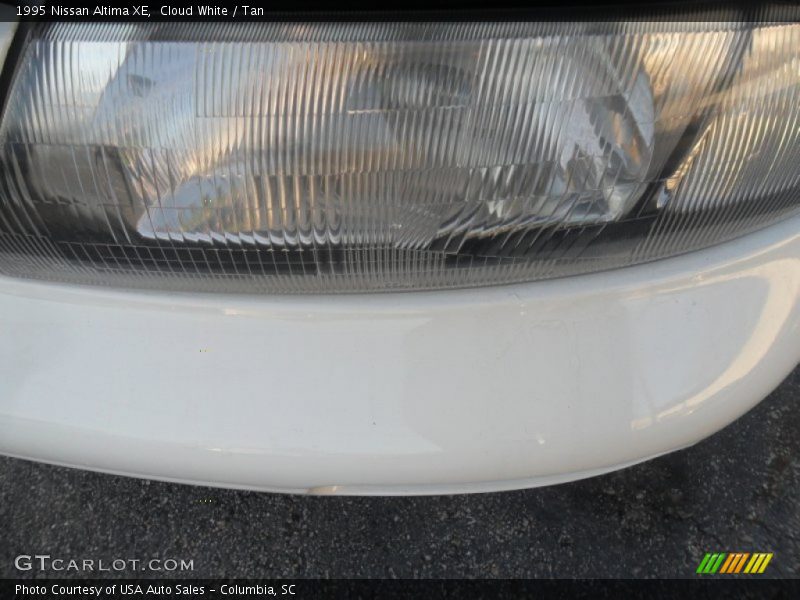 Cloud White / Tan 1995 Nissan Altima XE