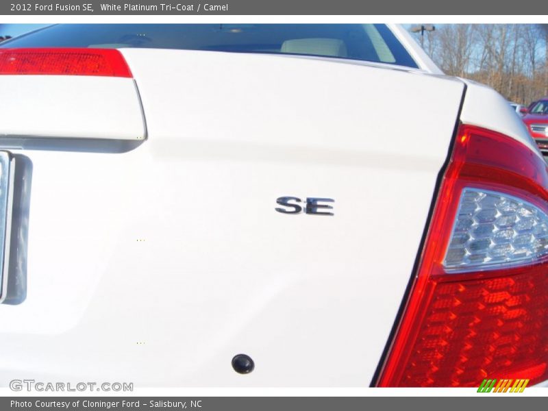 White Platinum Tri-Coat / Camel 2012 Ford Fusion SE