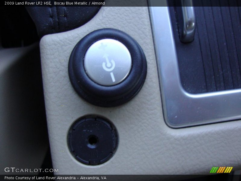 Biscay Blue Metallic / Almond 2009 Land Rover LR2 HSE