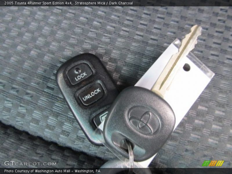 Stratosphere Mica / Dark Charcoal 2005 Toyota 4Runner Sport Edition 4x4