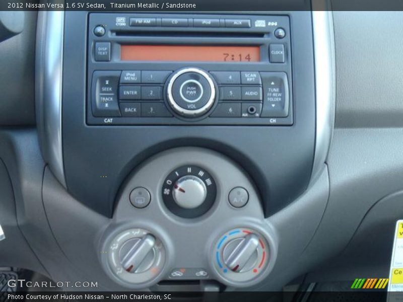 Controls of 2012 Versa 1.6 SV Sedan