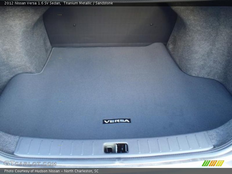  2012 Versa 1.6 SV Sedan Trunk