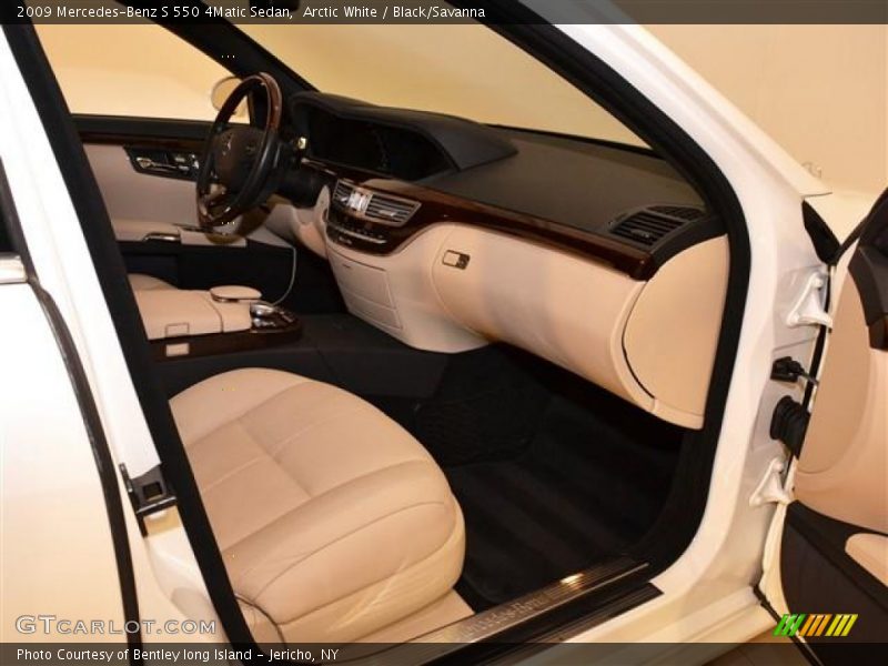 Arctic White / Black/Savanna 2009 Mercedes-Benz S 550 4Matic Sedan