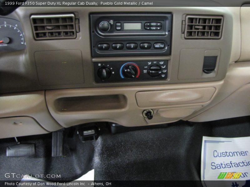 Controls of 1999 F350 Super Duty XL Regular Cab Dually